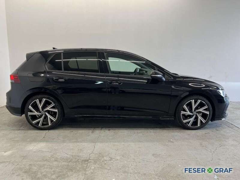 Gebraucht VW Golf VIII R-line 150 PS (110 kW) 2024 Deep black perleffekt Limousine