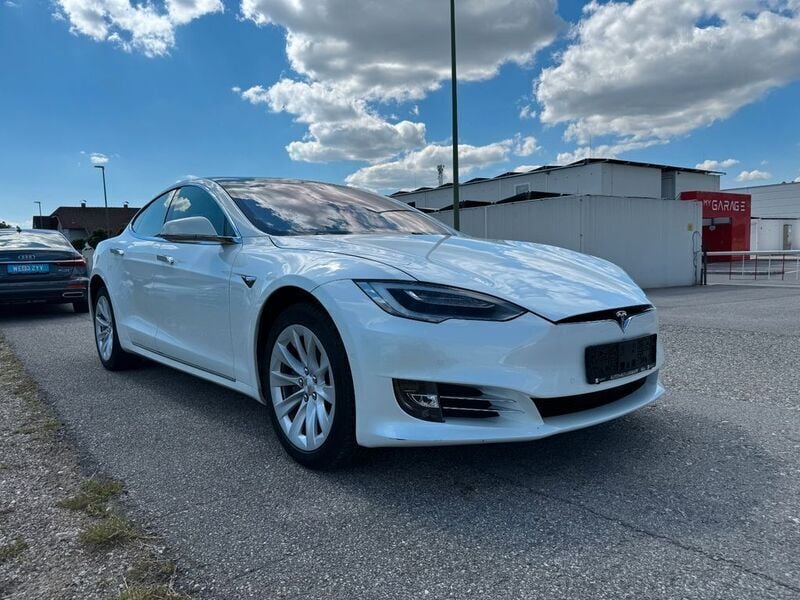 Weiß Gebraucht 2020 Tesla Model S Limousine | 39.594 € (Fairer Preis) - Bild 1/4