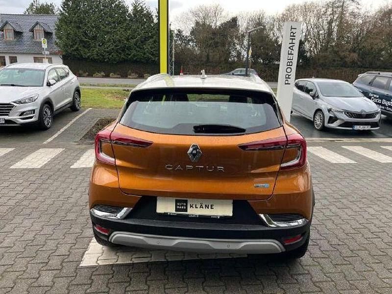 Gebraucht Renault Captur Intens 158 PS (116 kW) 2021 Orange epy + weiss qnw SUV