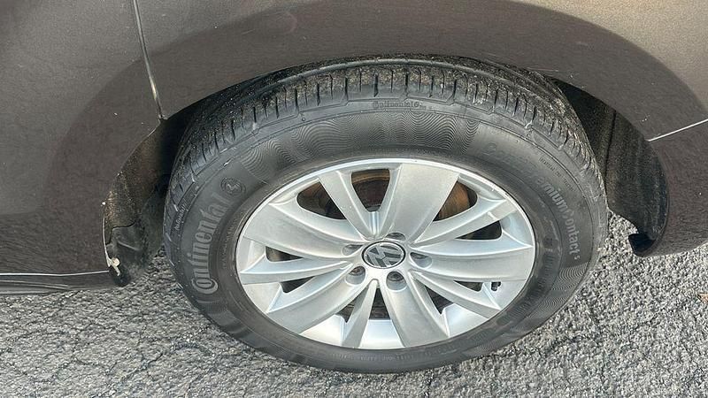 Gebraucht VW Sharan Comfortline 140 PS (102 kW) 2014 Braun Van / Kleinbus