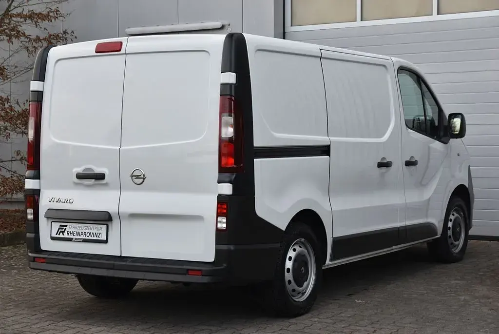 Gebraucht Opel Vivaro 120 PS (88 kW) 2018 Weiß Van / Kleinbus
