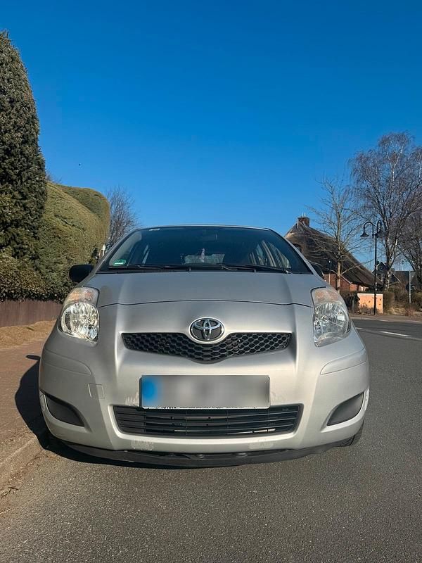 Gebraucht Toyota Yaris 69 PS (50 kW) 2009 Grau Kleinwagen