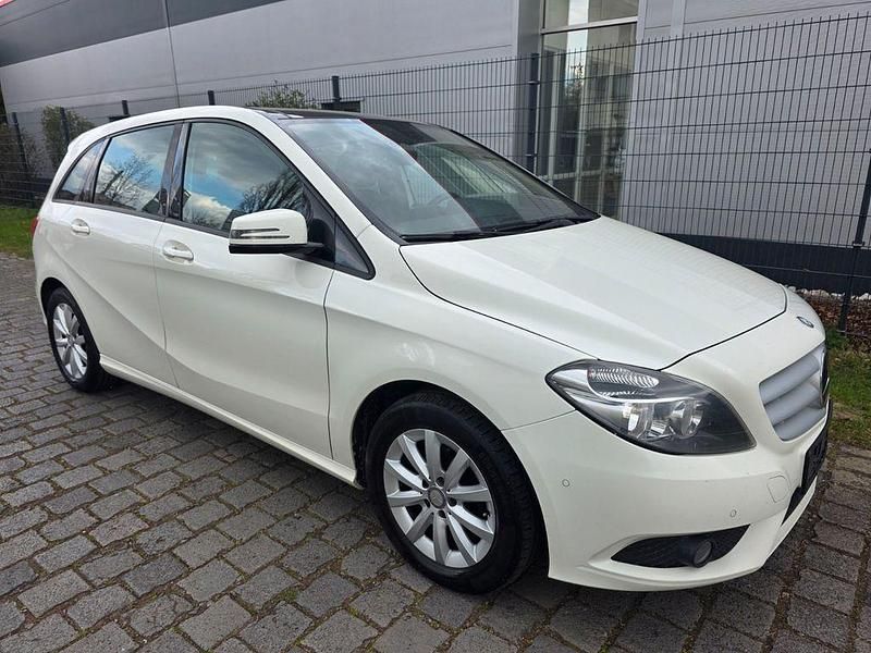 Gebraucht Mercedes B180 109 PS (80 kW) 2013 Weiß Van / Kleinbus