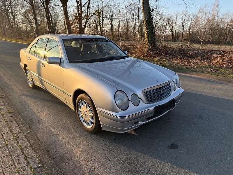 Gebraucht Mercedes E200 116 PS (85 kW) 2000 Silber Limousine