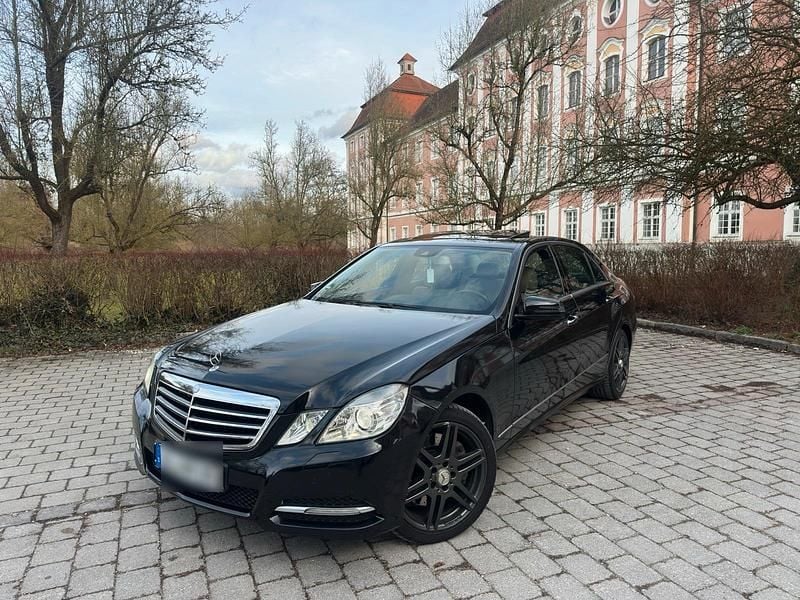 Gebraucht Mercedes E500 Exclusive 388 PS (285 kW) 2010 Schwarz Limousine