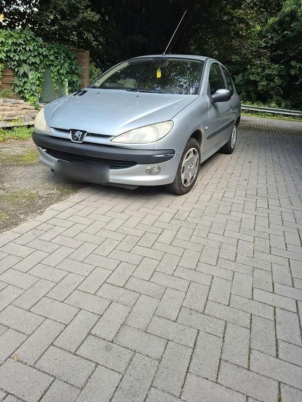 Silber Gebraucht 2003 Peugeot 206 Premium Limousine | 800 € - Bild 1/3