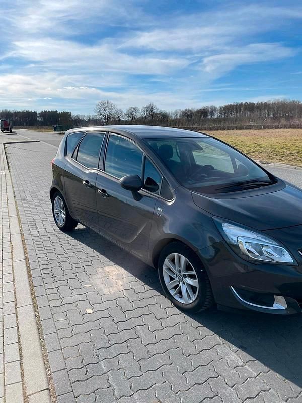 Gebraucht Opel Meriva 110 PS (80 kW) 2016 Braun Van / Kleinbus