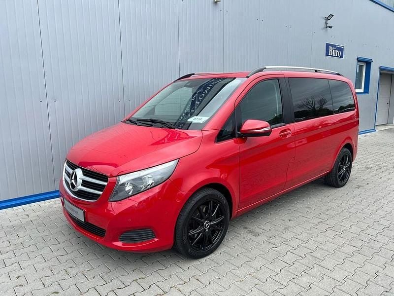 Rot Gebraucht 2016 Mercedes V250 Sport Van / Kleinbus | 24.999 € (Guter Preis) - Bild 1/4