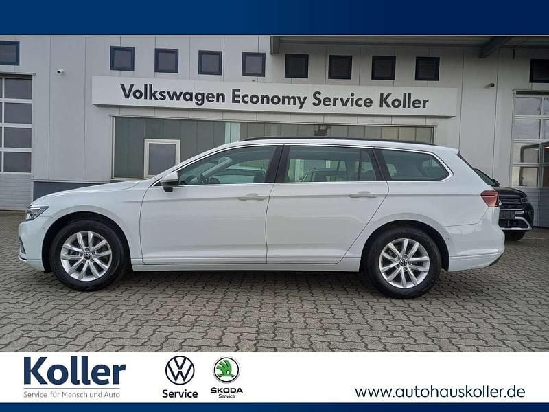 Weiß Gebraucht 2023 VW Passat Business Kombi | 25.970 € (Fairer Preis) - Bild 1/4