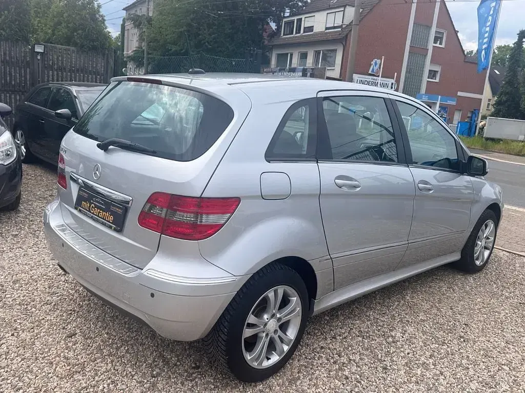 Gebraucht Mercedes B150 95 PS (69 kW) 2009 Silber Van / Kleinbus