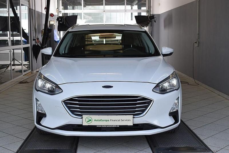 Gebraucht Ford Focus Cool & Connect 125 PS (91 kW) 2019 Weiß Limousine