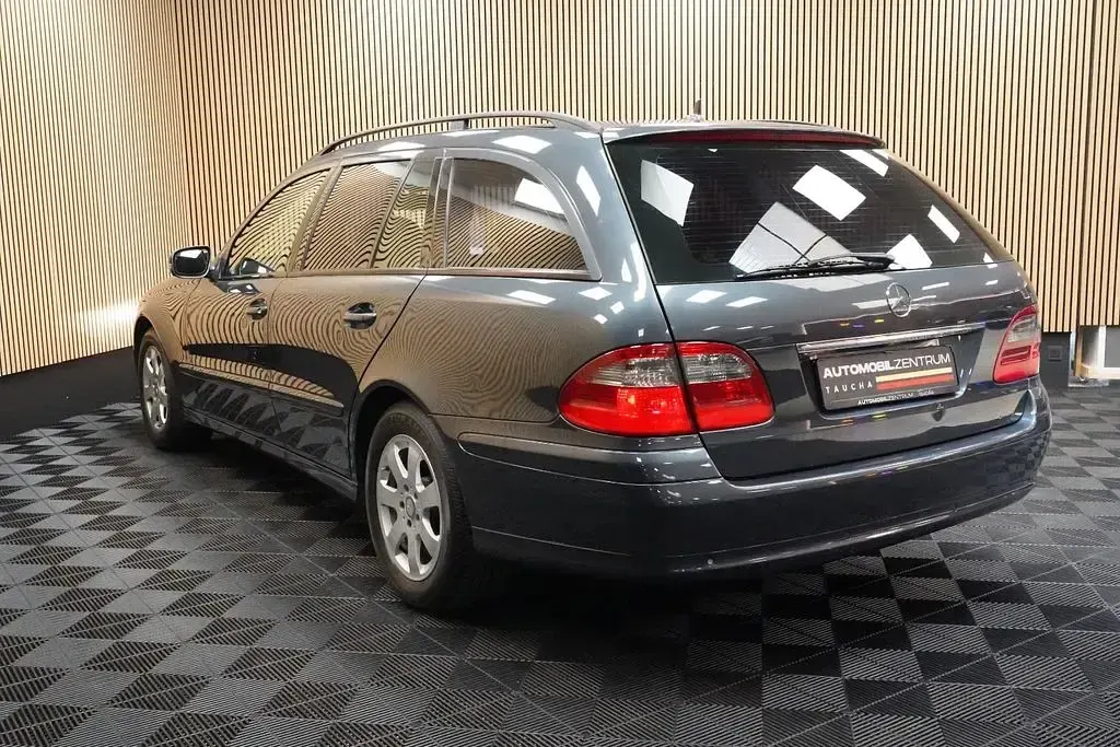 Gebraucht Mercedes E220 Classic 170 PS (125 kW) 2008 Grau Limousine