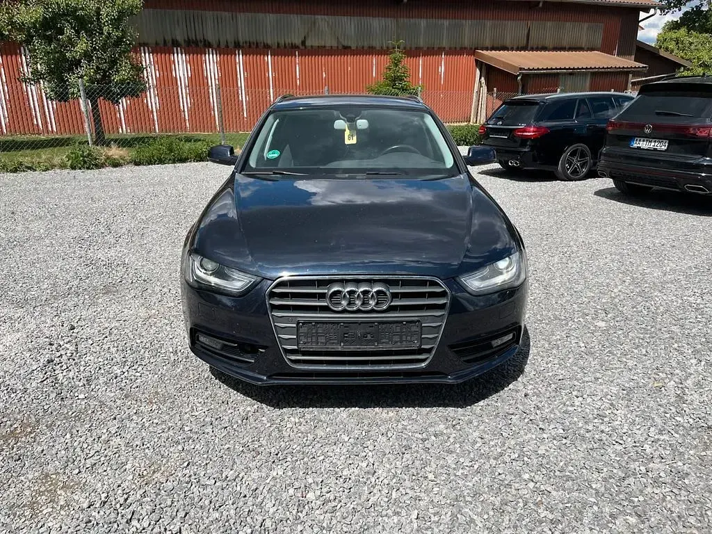 Gebraucht Audi A4 Ambiente 170 PS (125 kW) 2012 Blau Kombi