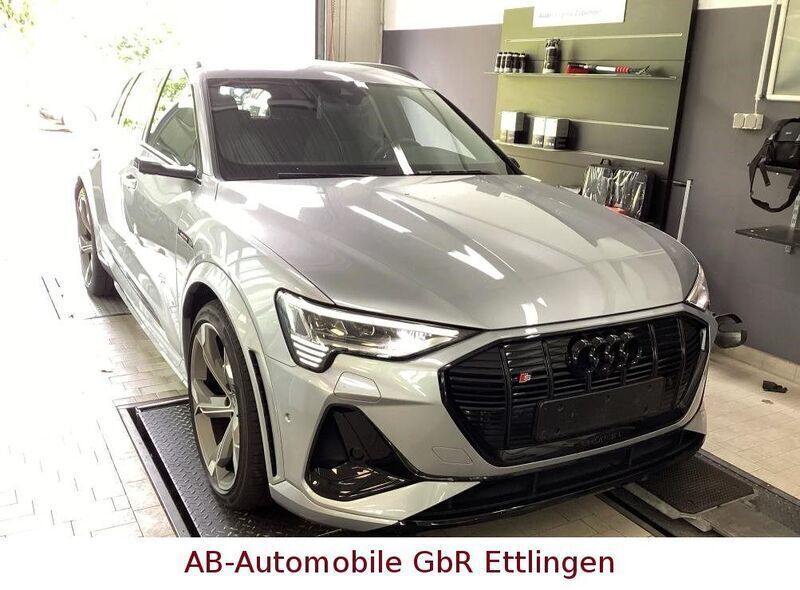 Florettsilber Gebraucht 2022 Audi e-tron Sport SUV | 46.900 € (Superpreis) - Bild 1/4