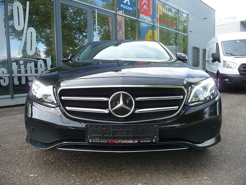 Gebraucht Mercedes E300 Avantgarde 211 PS (155 kW) 2020 Schwarz Limousine