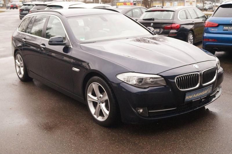 Gebraucht BMW 530 Performance 245 PS (180 kW) 2010 Imperialblau brillanteffekt me Kombi