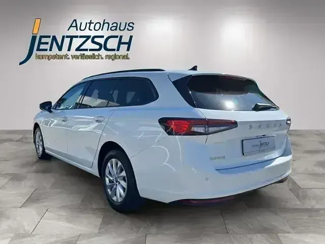 Gebraucht Skoda Superb Essence 150 PS (110 kW) 2025 Weiß Kombi