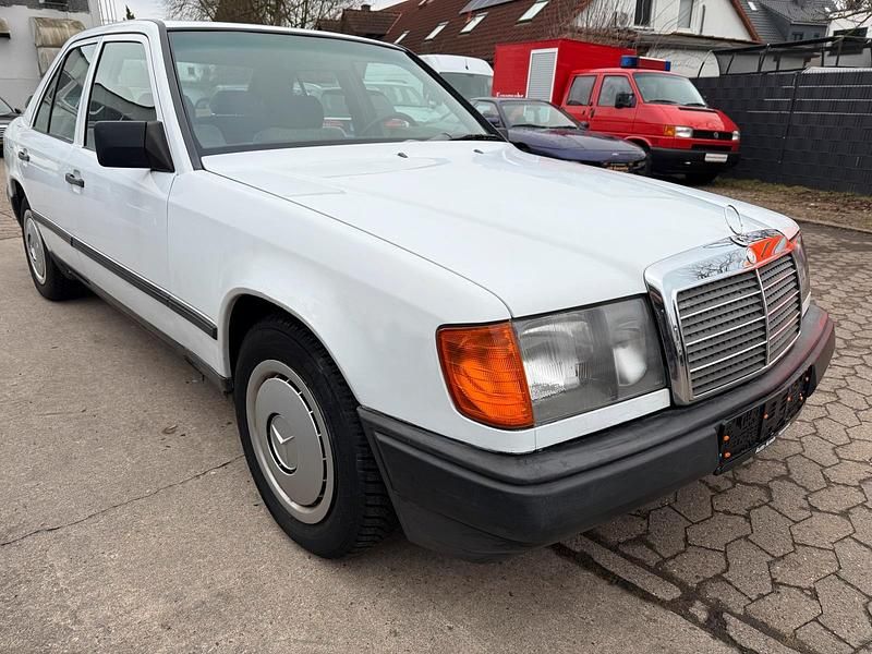 Gebraucht Mercedes 200 75 PS (55 kW) 1988 Weiß Limousine