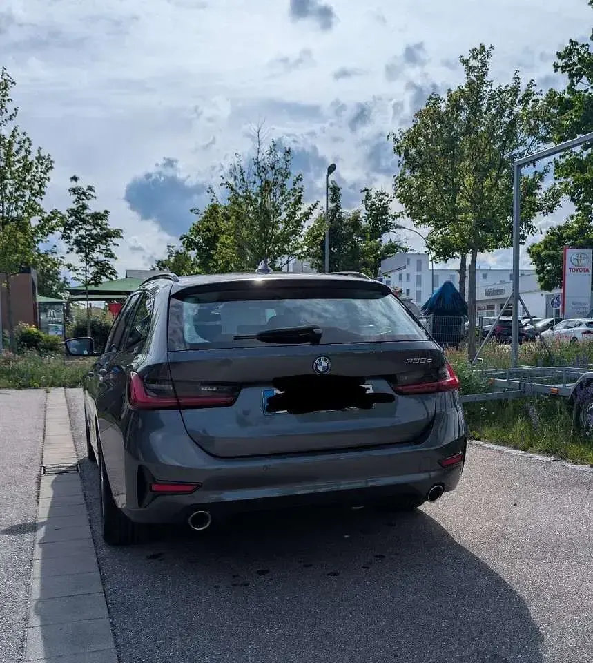 Gebraucht BMW 330e Sport Line 292 PS (214 kW) 2022 Grau Kombi