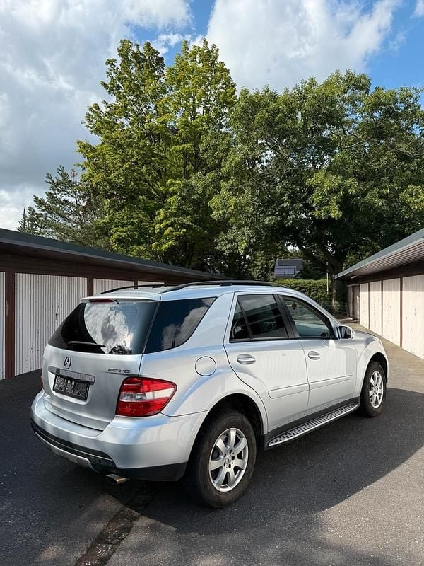 Silber Gebraucht 2006 Mercedes ML350 SUV | 6.200 € (Guter Preis) - Bild 1/4