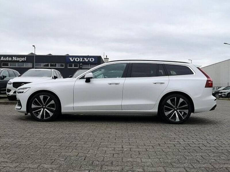 Gebraucht Volvo V60 Core 197 PS (144 kW) 2022 Weiß Kombi