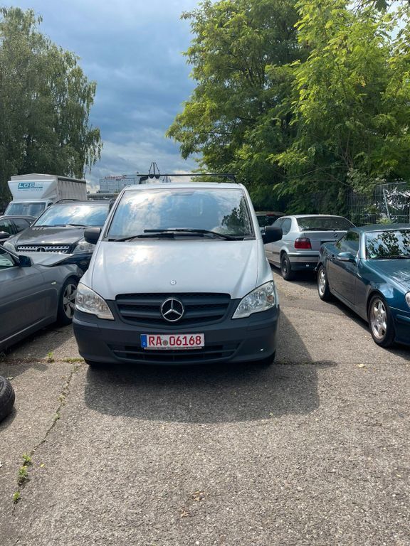 Weiß Gebraucht 2011 Mercedes Vito Van / Kleinbus | 6.900 € (Guter Preis) - Bild 1/3