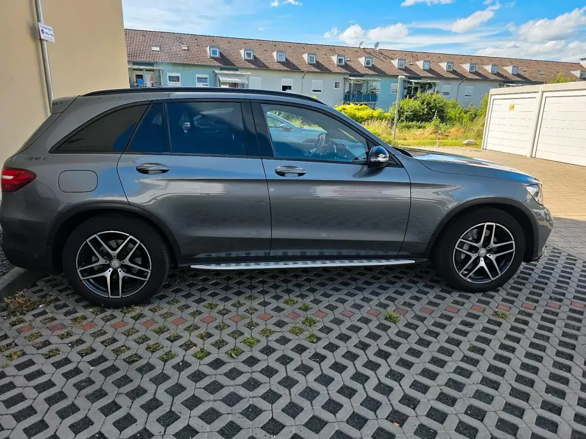 Gebraucht Mercedes GLC250 204 PS (150 kW) 2016 Grau SUV