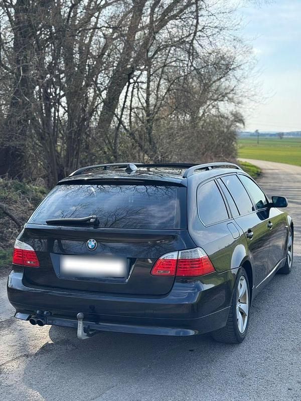 Gebraucht BMW 525 197 PS (144 kW) 2008 Schwarz Kombi