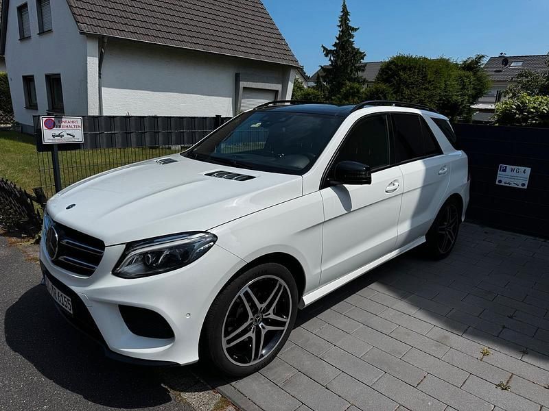 Weiß Gebraucht 2018 Mercedes GLE350 AMG SUV | 37.499 € (Teuer) - Bild 1/4