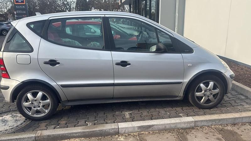 Silber Gebraucht 2003 Mercedes A140 Limousine | 1.100 € - Bild 1/4