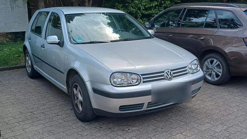 Silber Gebraucht 2002 VW Golf IV Limousine | 560 € (Superpreis) - Bild 1/4