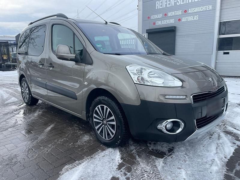 Braun Gebraucht 2012 Peugeot Partner Van / Kleinbus | 5.699 € (Guter Preis) - Bild 1/4