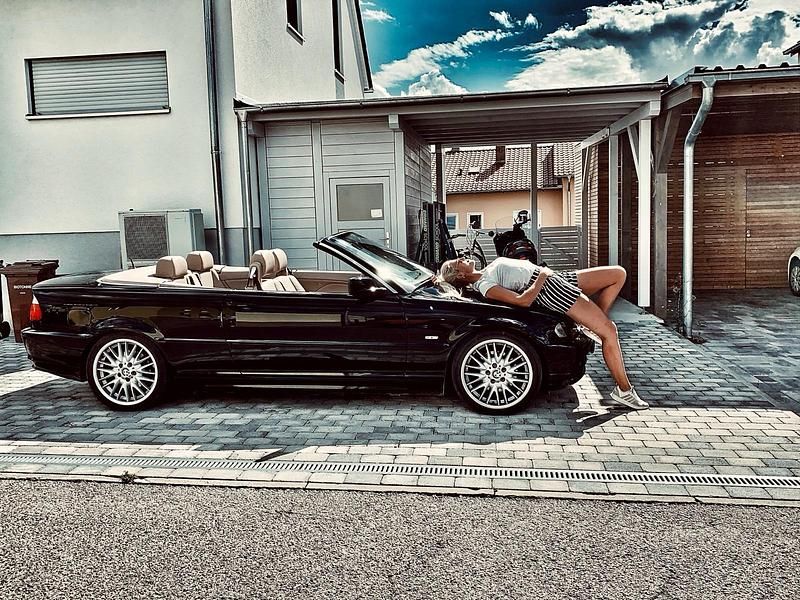 Schwarz Gebraucht 2001 BMW 320 Cabriolet Cabrio | 7.700 € (Fairer Preis) - Bild 1/4