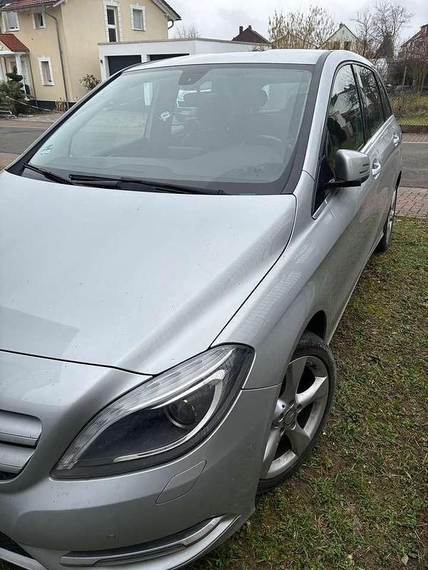 Gebraucht Mercedes B200 136 PS (100 kW) 2013 Grau Van / Kleinbus