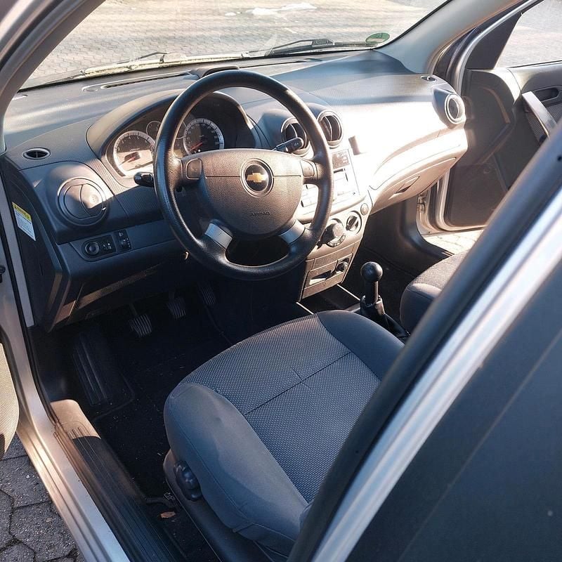 Gebraucht Chevrolet Aveo 84 PS (61 kW) 2010 Silber Kleinwagen