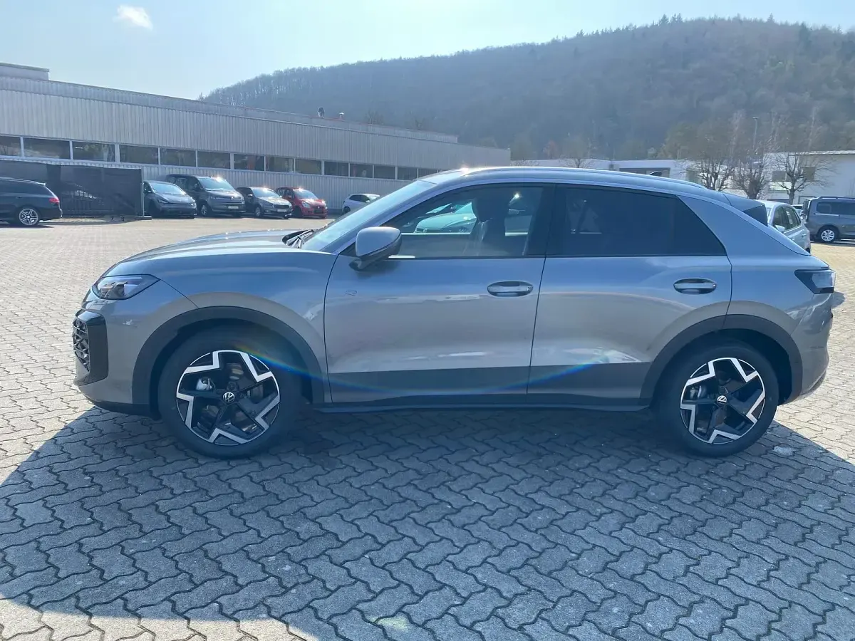 Neu VW T-Roc R-line 150 PS (110 kW) 2026 Wolf grey metallic SUV