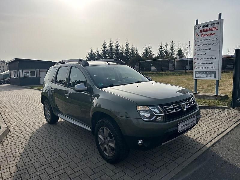 Gebraucht Dacia Duster Lauréate 109 PS (80 kW) 2015 Grün SUV