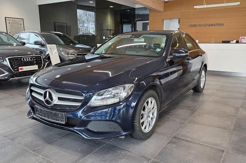 Blau Gebraucht 2017 Mercedes C220 Limousine | 12.900 € (Superpreis) - Bild 1/4