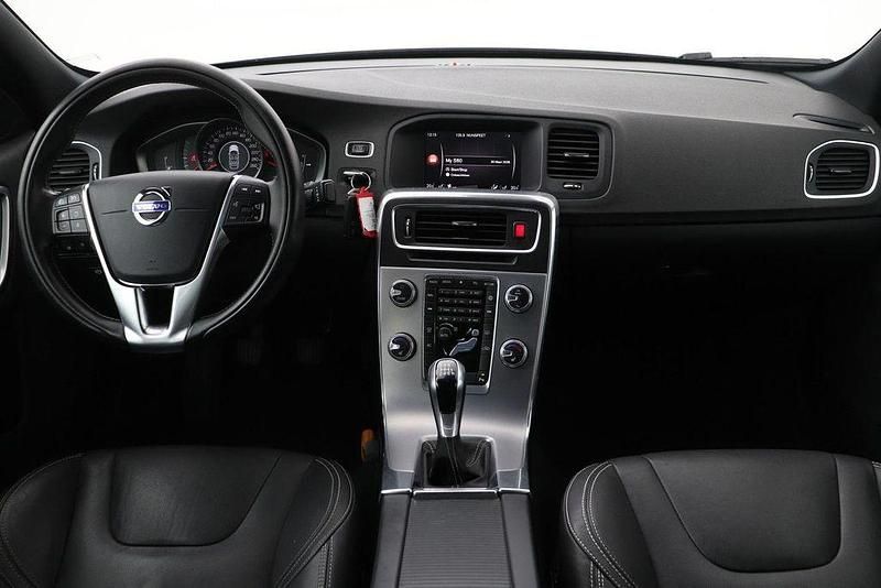 Gebraucht Volvo S60 Dynamic 152 PS (111 kW) 2017 Weiß Limousine