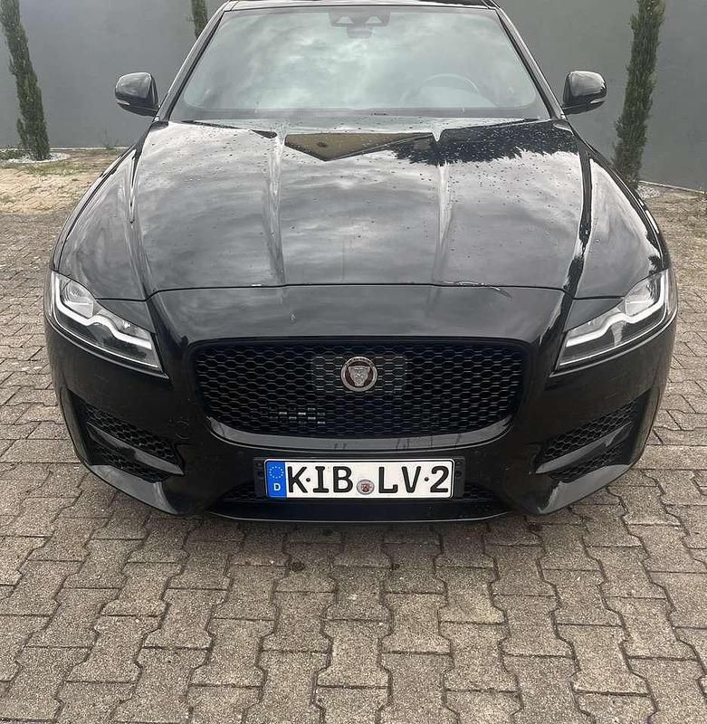 Schwarz Gebraucht 2016 Jaguar XF R-Sport Limousine | 24.500 € (Etwas zu teuer) - Bild 1/4