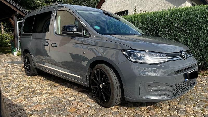 Grau Gebraucht 2025 VW Caddy Maxi Style Van / Kleinbus | 35.800 € (Superpreis) - Bild 1/4
