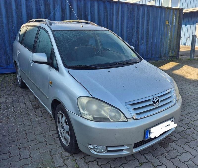 Silber Gebraucht 2001 Toyota Avensis Verso Sol Van / Kleinbus | 1.900 € - Bild 1/2