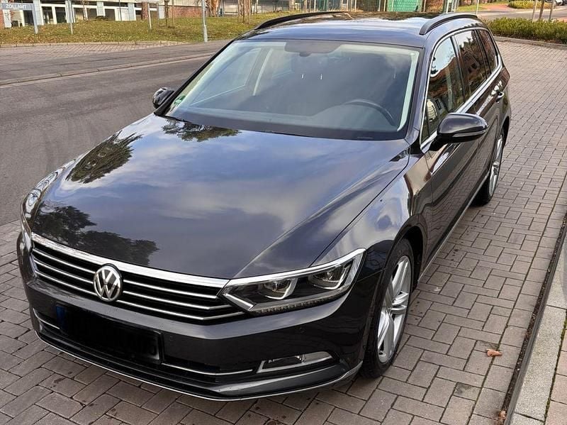 Grau Gebraucht 2019 VW Passat Comfortline Kombi | 17.300 € (Guter Preis) - Bild 1/4