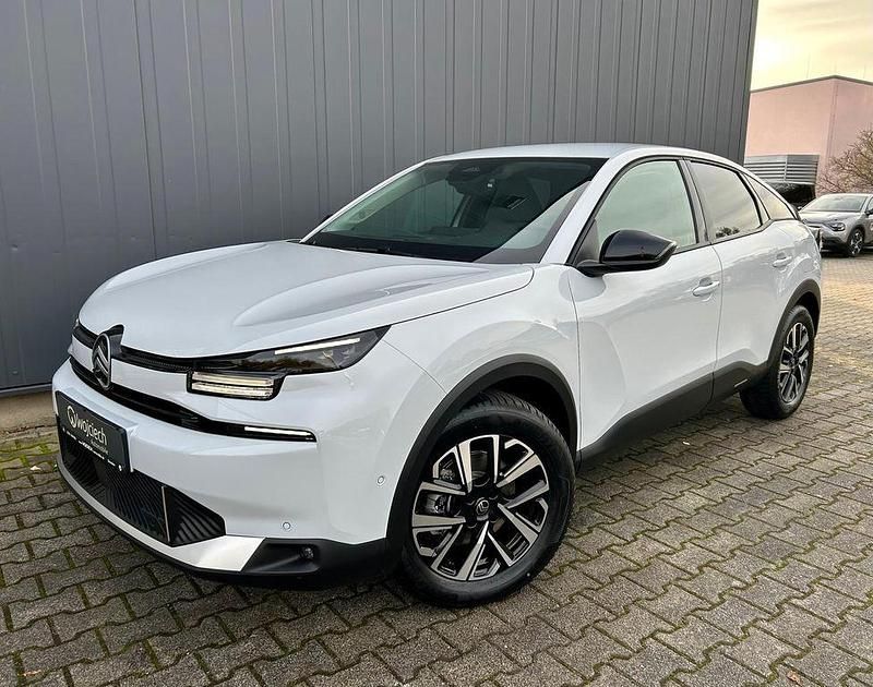 Neu Citroën C4 136 PS (100 kW) 2025 Okenitweiß metallic Limousine