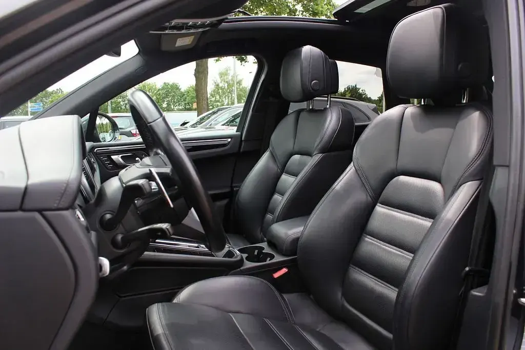 Gebraucht Porsche Macan 266 PS (195 kW) 2023 Grau SUV