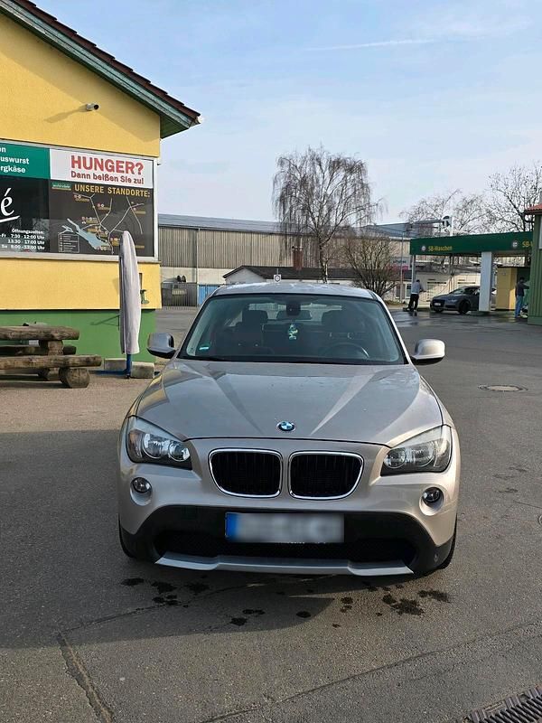 Gebraucht BMW X1 177 PS (130 kW) 2010 Gold SUV