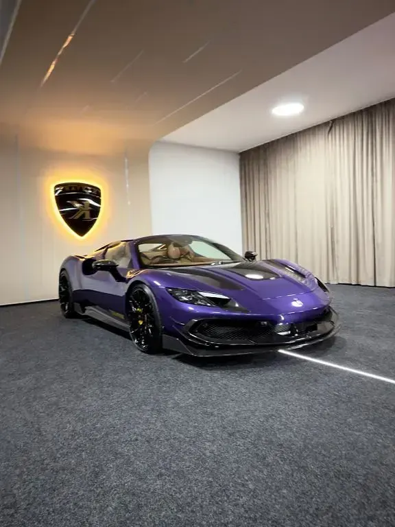 Gebraucht Ferrari 296 829 PS (609 kW) 2022 Violett Cabrio