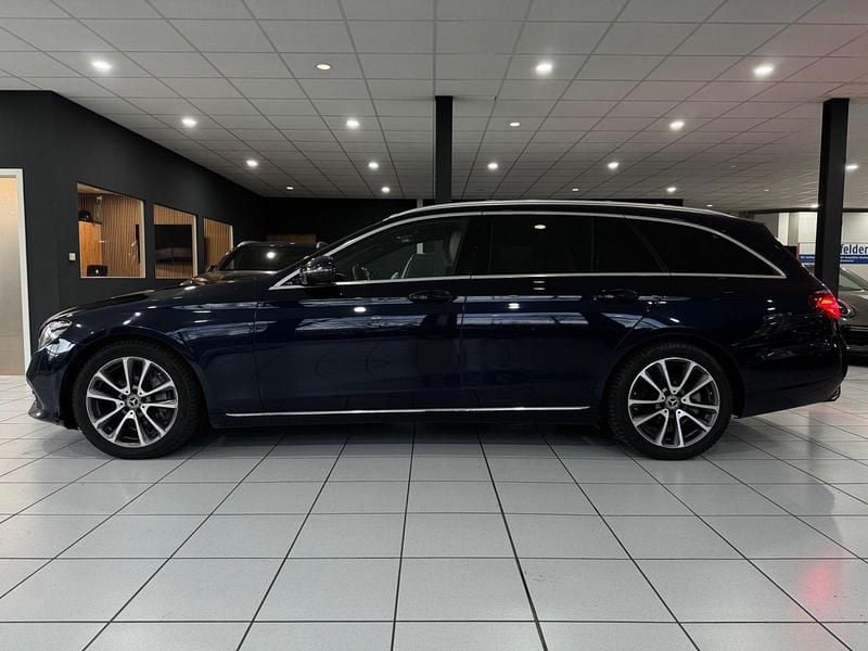 Gebraucht Mercedes E220 194 PS (142 kW) 2019 Blau Kombi