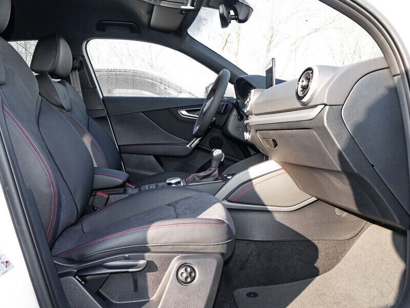 Gebraucht Audi Q2 S-Line 150 PS (110 kW) 2024 Mythosschwarz metallic SUV