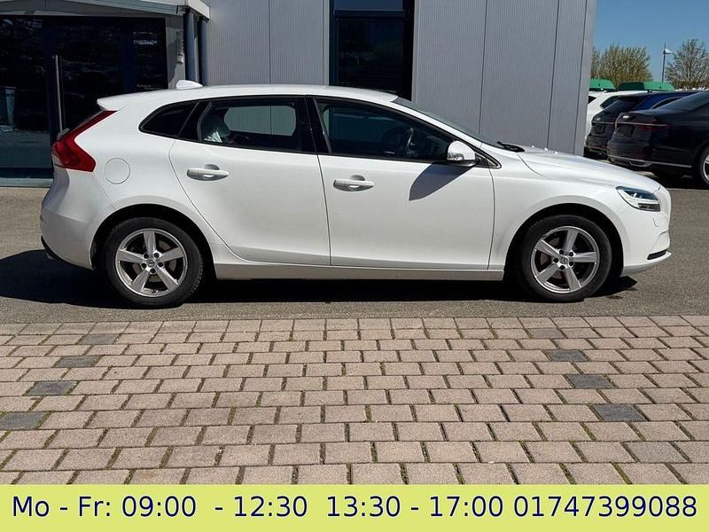 Gebraucht Volvo V40 120 PS (88 kW) 2018 Weiß Limousine